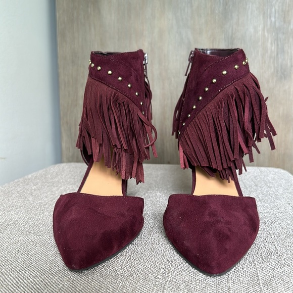 Nine West Burgandy Fringe Bootie. Size 8. - Picture 4 of 5